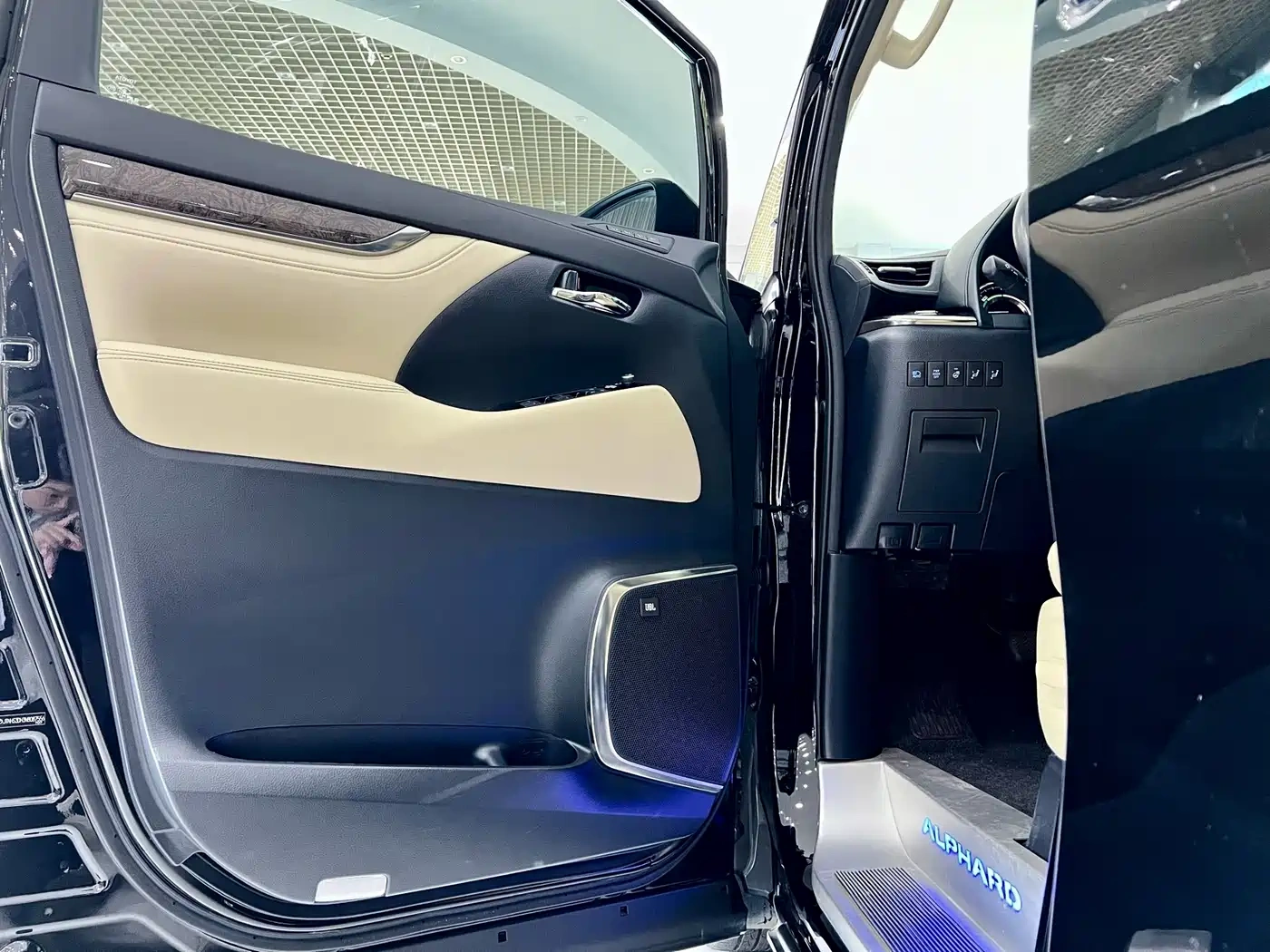 Toyota Alphard 2021 Hybrid 2.5L Premium