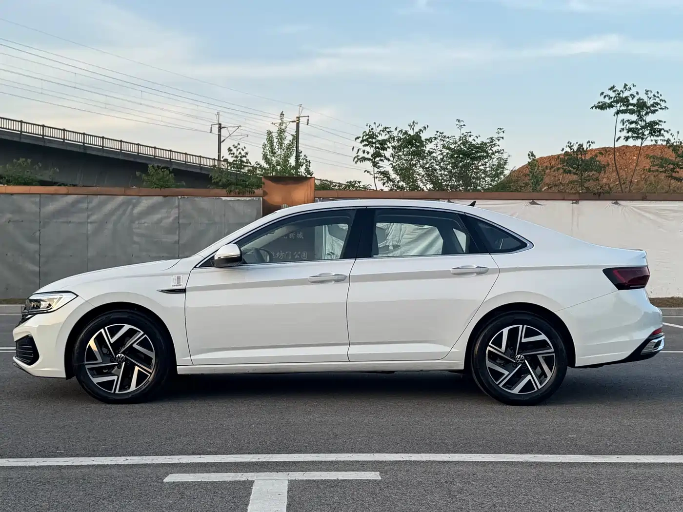 Volkswagen Sagitar 2025 300TSI DSG Surpass Edition