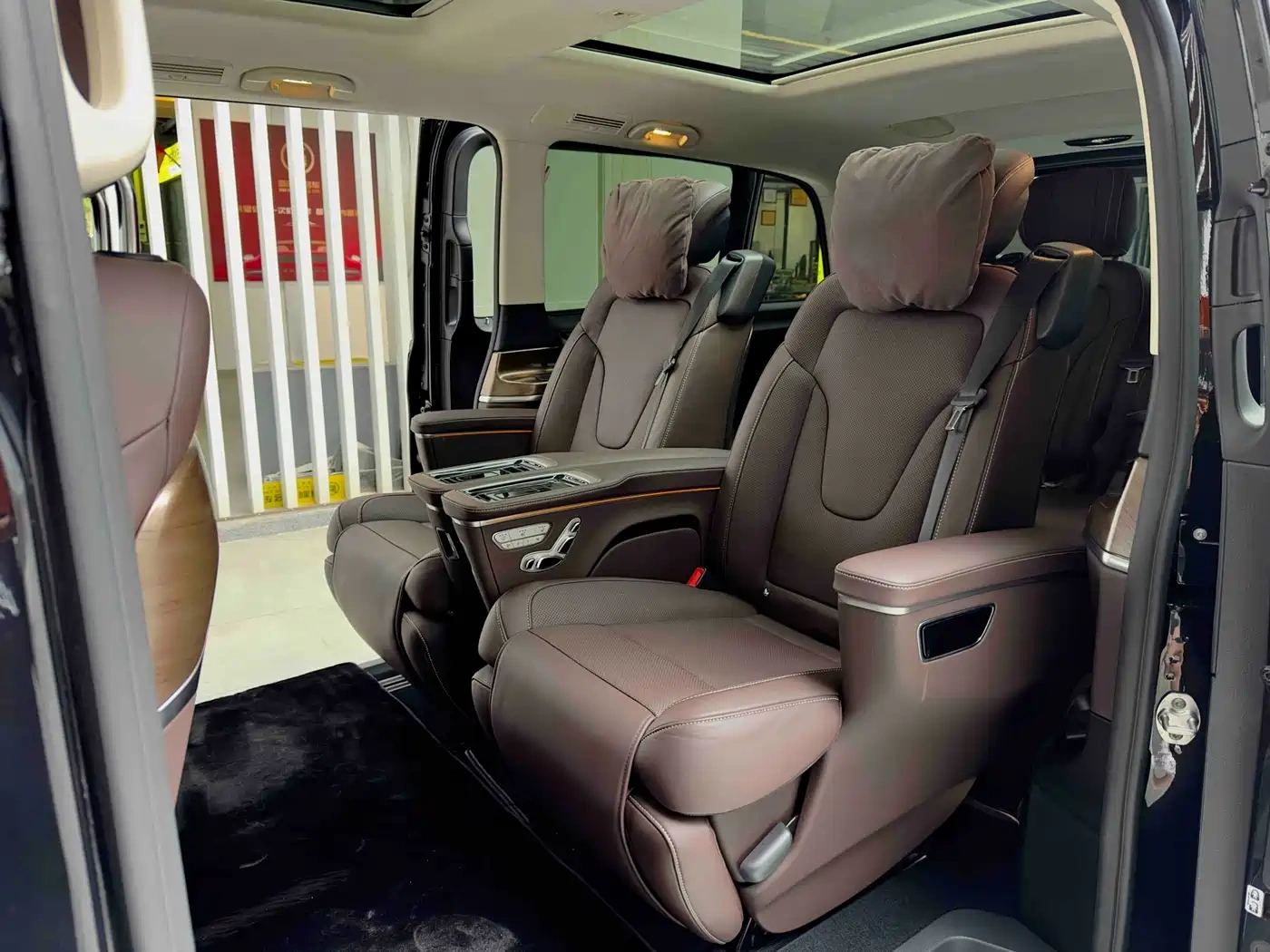 Mercedes-Benz Mercedes-Benz V-Class 2022 V 260 L Long Wheelbase Luxury Edition