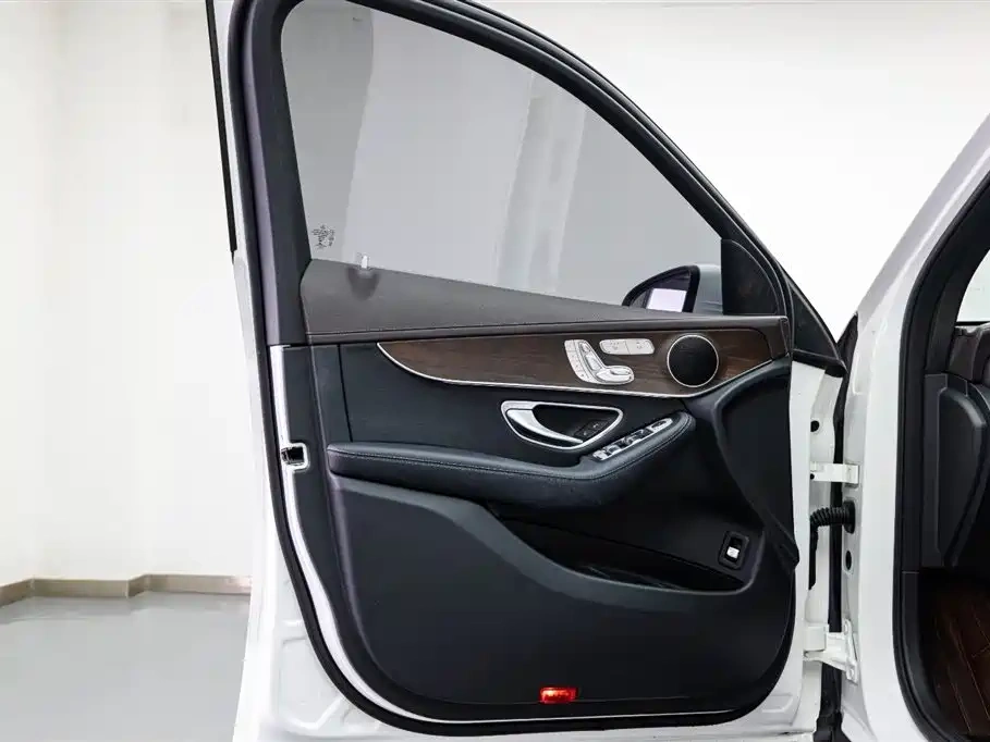 Mercedes-Benz Mercedes-Benz GLC 2022 Model GLC 260 L 4MATIC Luxury Edition