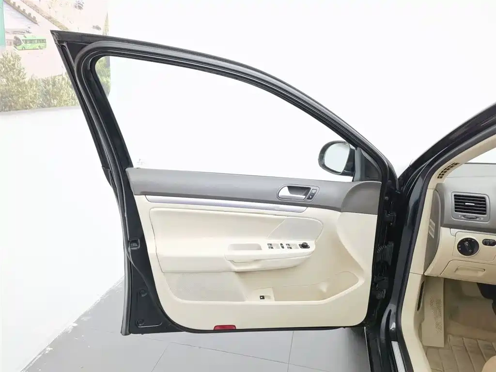 Volkswagen Sagitar 2010 Model 1.4TSI Automatic Technology Edition