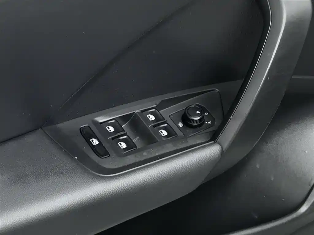 Volkswagen Tharu 2020 280TSI 2WD Comfort Edition China VI