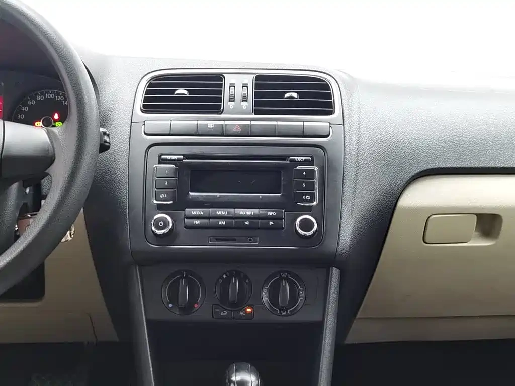 Volkswagen Polo 2011 1.4L Automatic Style Edition