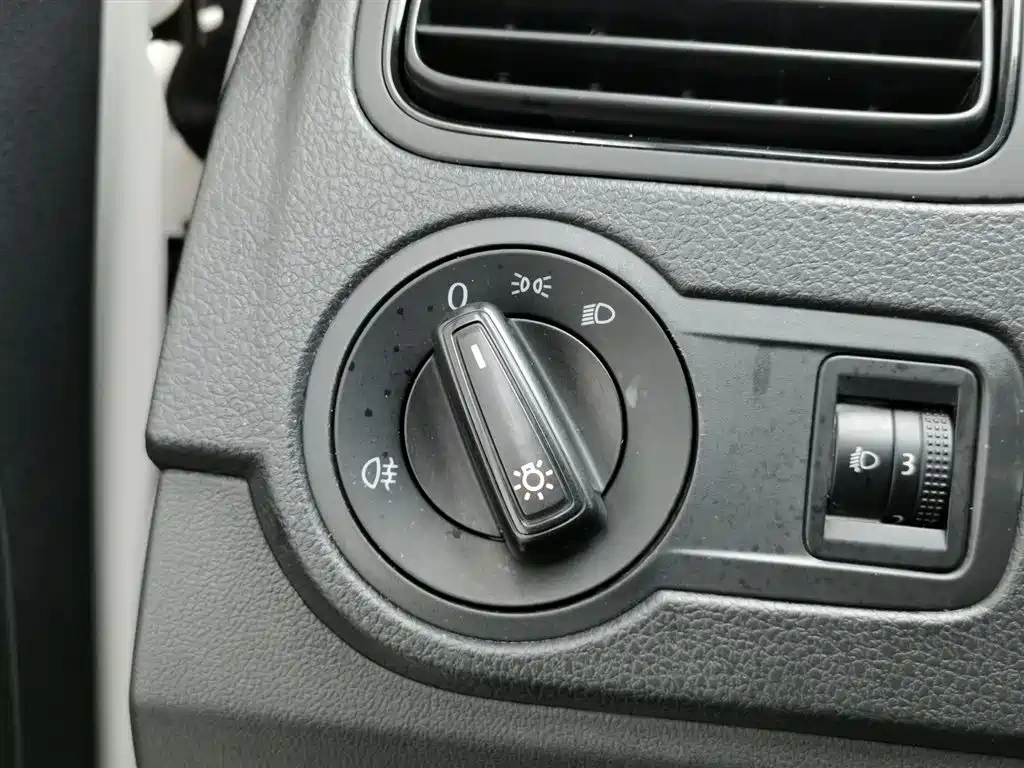 Volkswagen Polo 2016 1.4L Automatic Trend