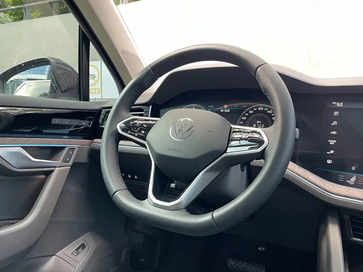 Volkswagen Touareg 2021 3.0TSI R-Line Classic Sport Package