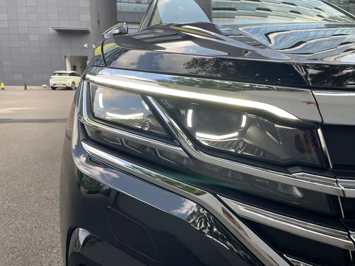 Volkswagen Touareg 2021 3.0TSI R-Line Classic Sport Package