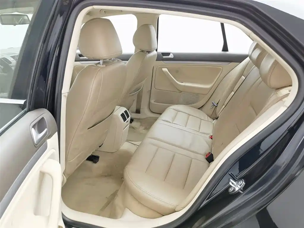 Volkswagen Sagitar 2010 Model 1.4TSI Automatic Technology Edition