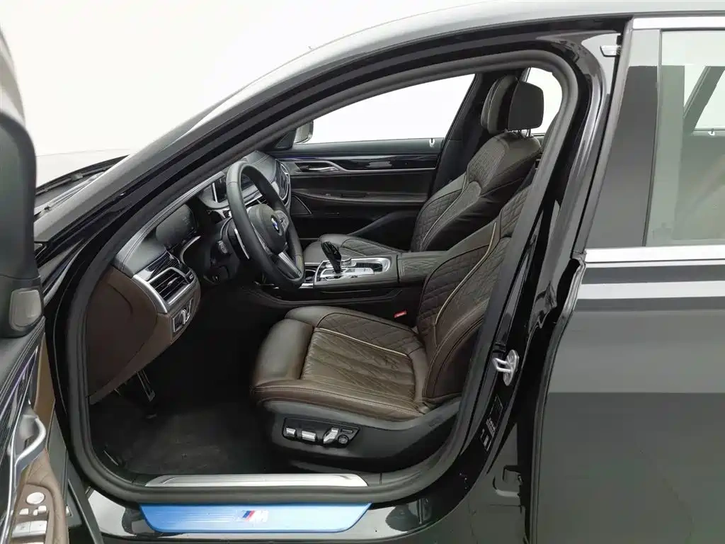 BMW BMW 7 Series 2021 Model 740Li Leading M Sport Package