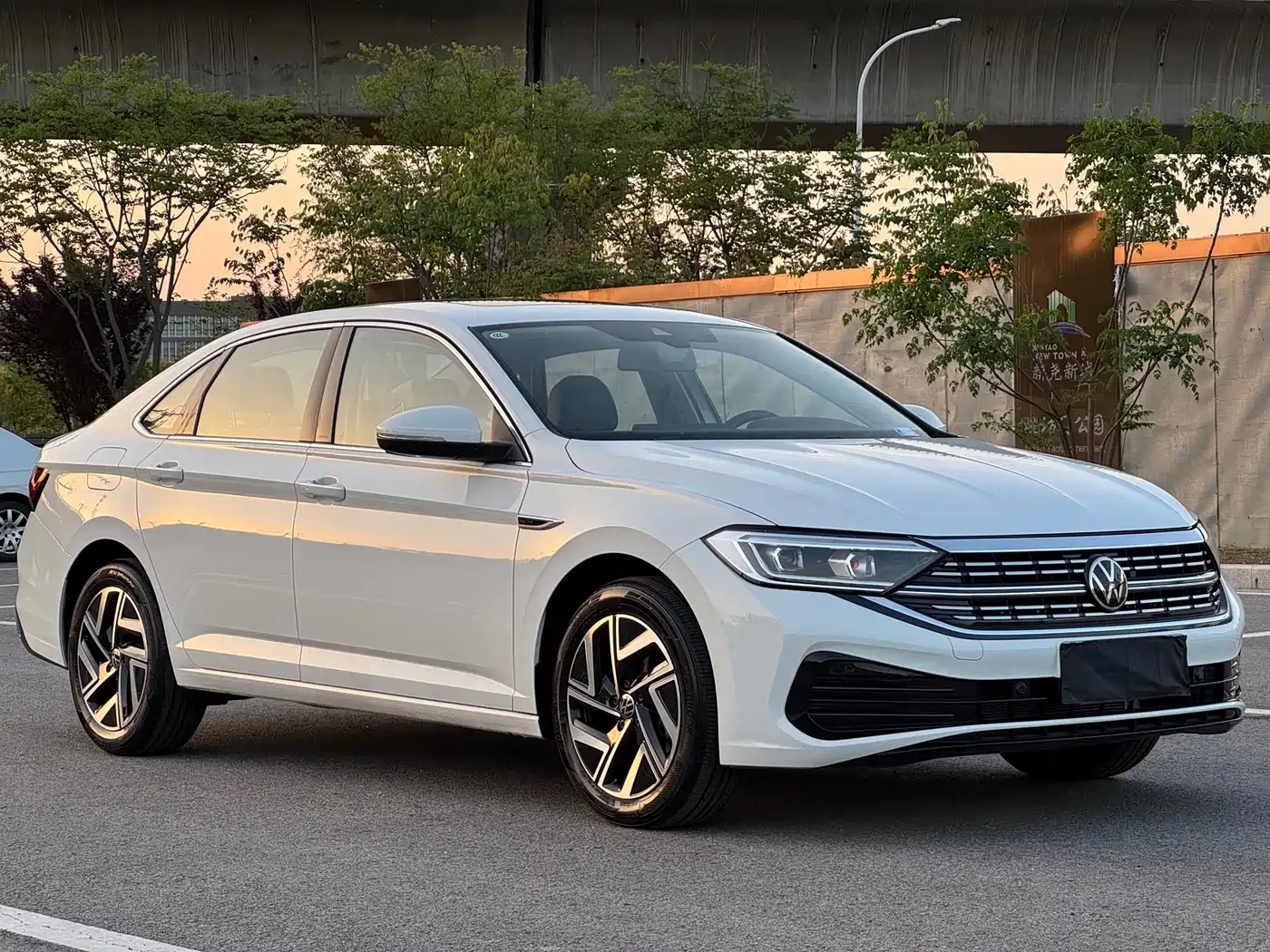 Volkswagen Sagitar 2025 300TSI DSG Surpass Edition