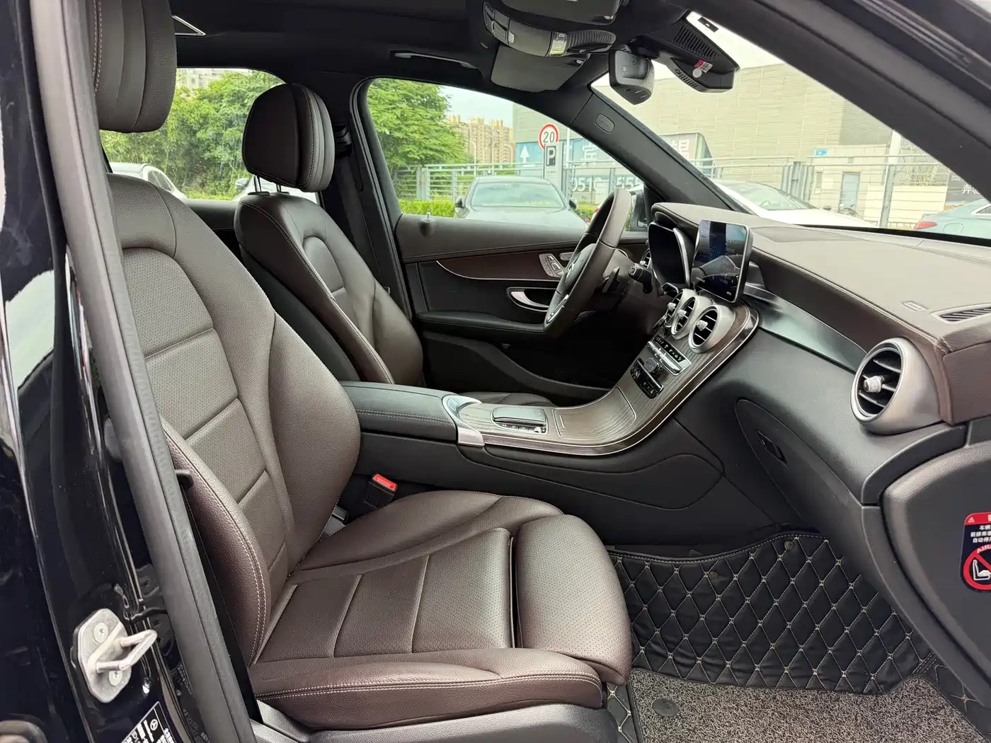 Mercedes-Benz Mercedes-Benz GLC 2022 Model GLC 260 L 4MATIC Luxury Edition