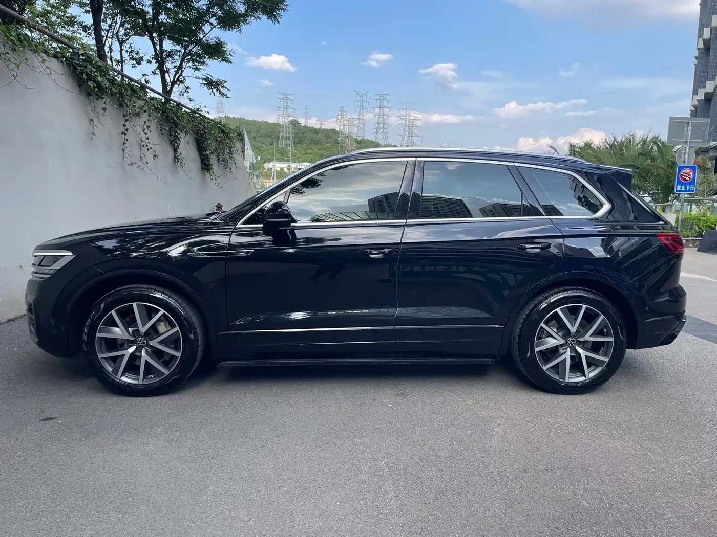 Volkswagen Touareg 2021 3.0TSI R-Line Classic Sport Package