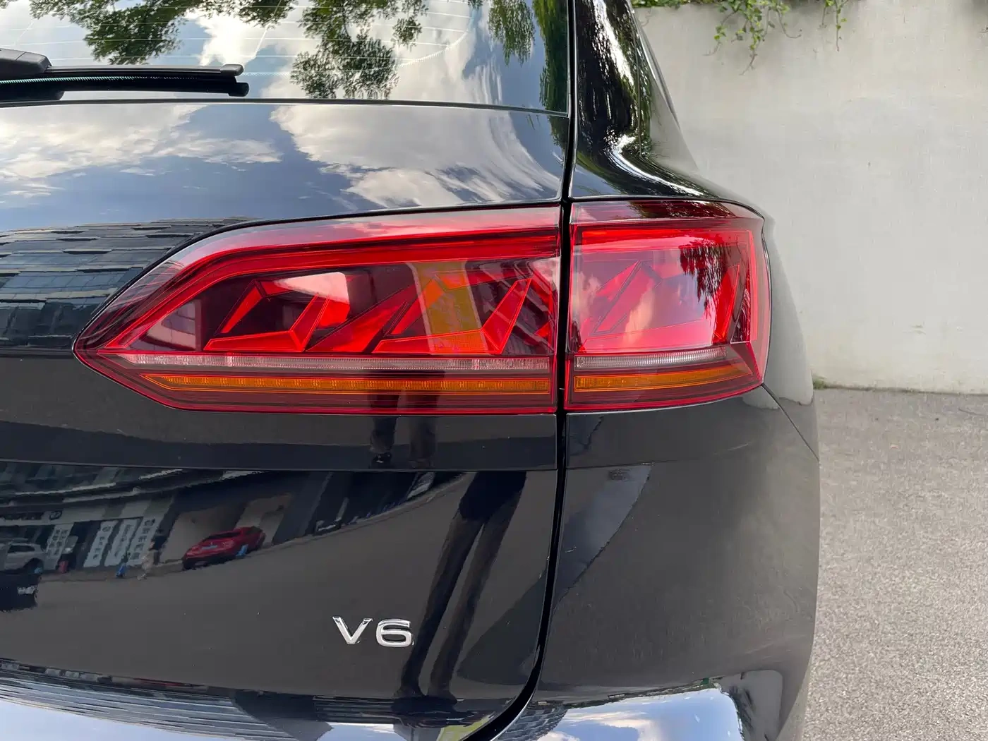 Volkswagen Touareg 2021 3.0TSI R-Line Classic Sport Package