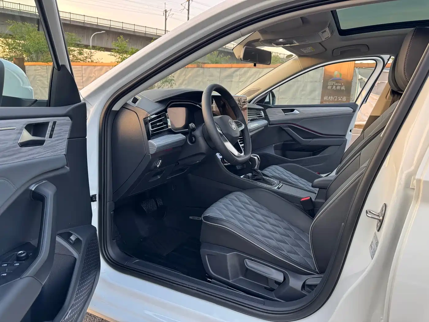 Volkswagen Sagitar 2025 300TSI DSG Surpass Edition
