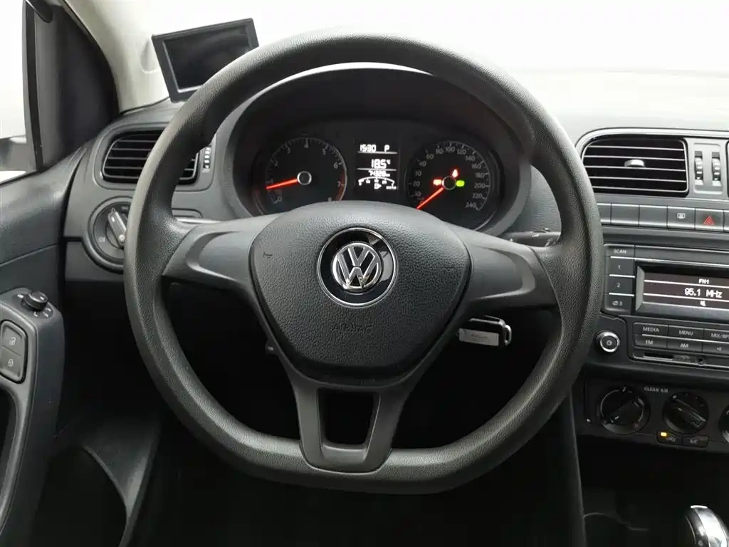 Volkswagen Polo 2016 1.4L Automatic Trend