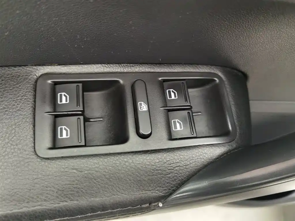 Volkswagen Polo 2011 1.4L Manual Joy Edition