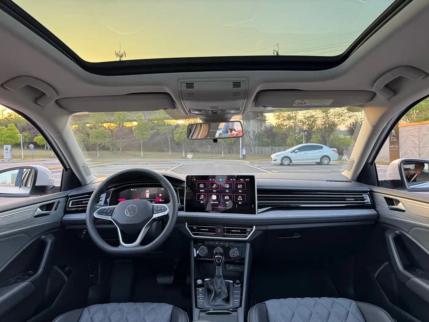 Volkswagen Sagitar 2025 300TSI DSG Surpass Edition