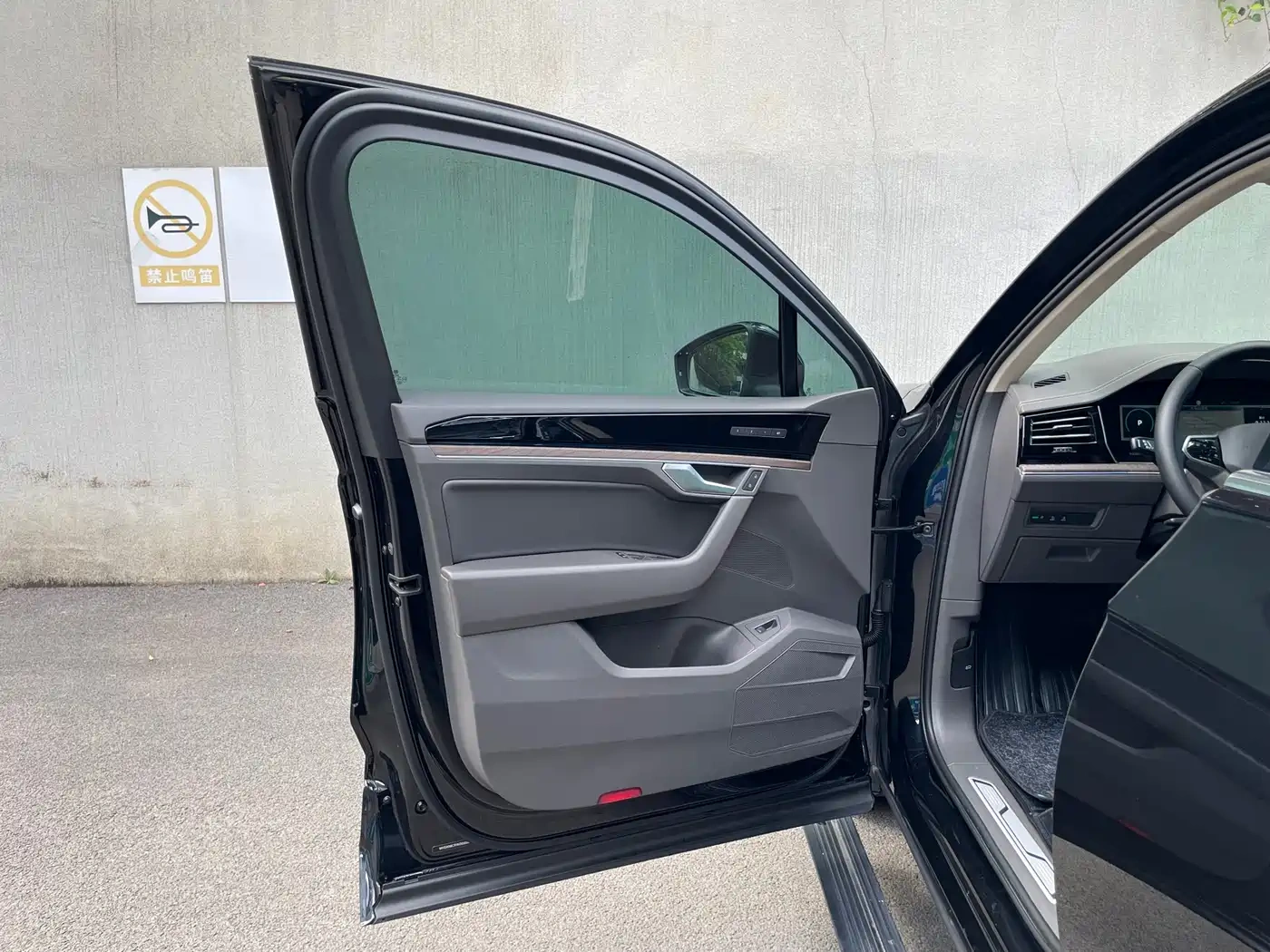 Volkswagen Touareg 2021 3.0TSI R-Line Classic Sport Package