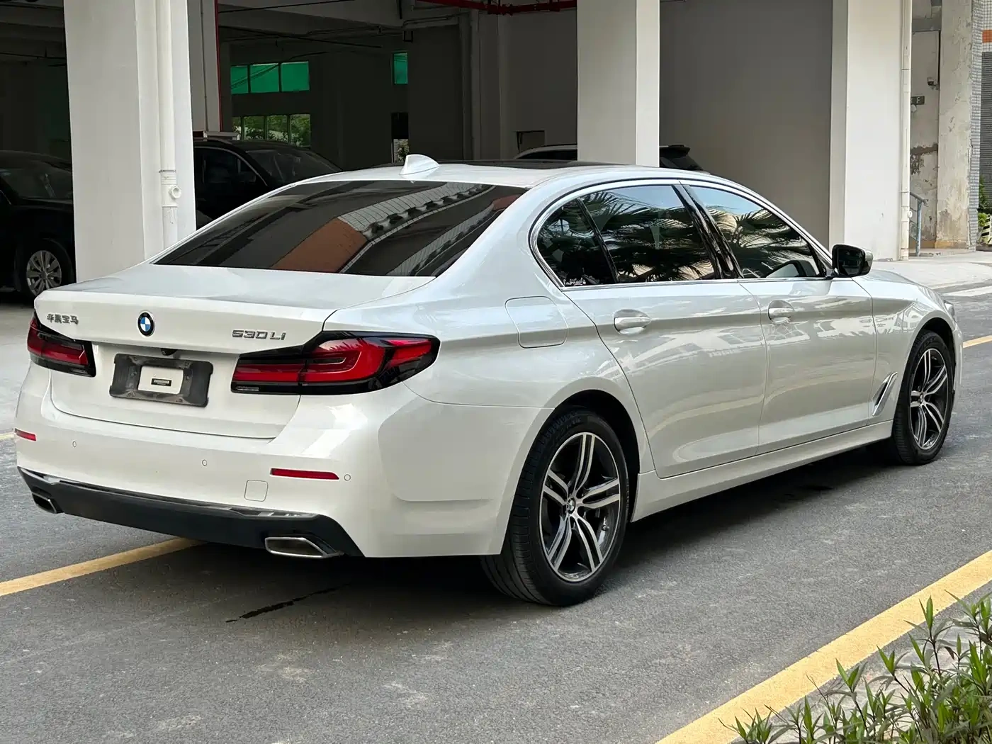 BMW BMW 5 Series 2021 530Li Leading Luxury Package