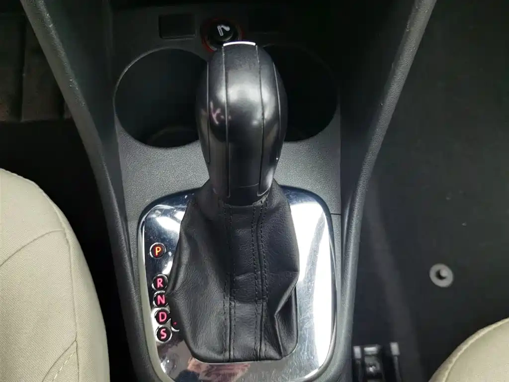 Volkswagen Polo 2011 1.4L Automatic Style Edition