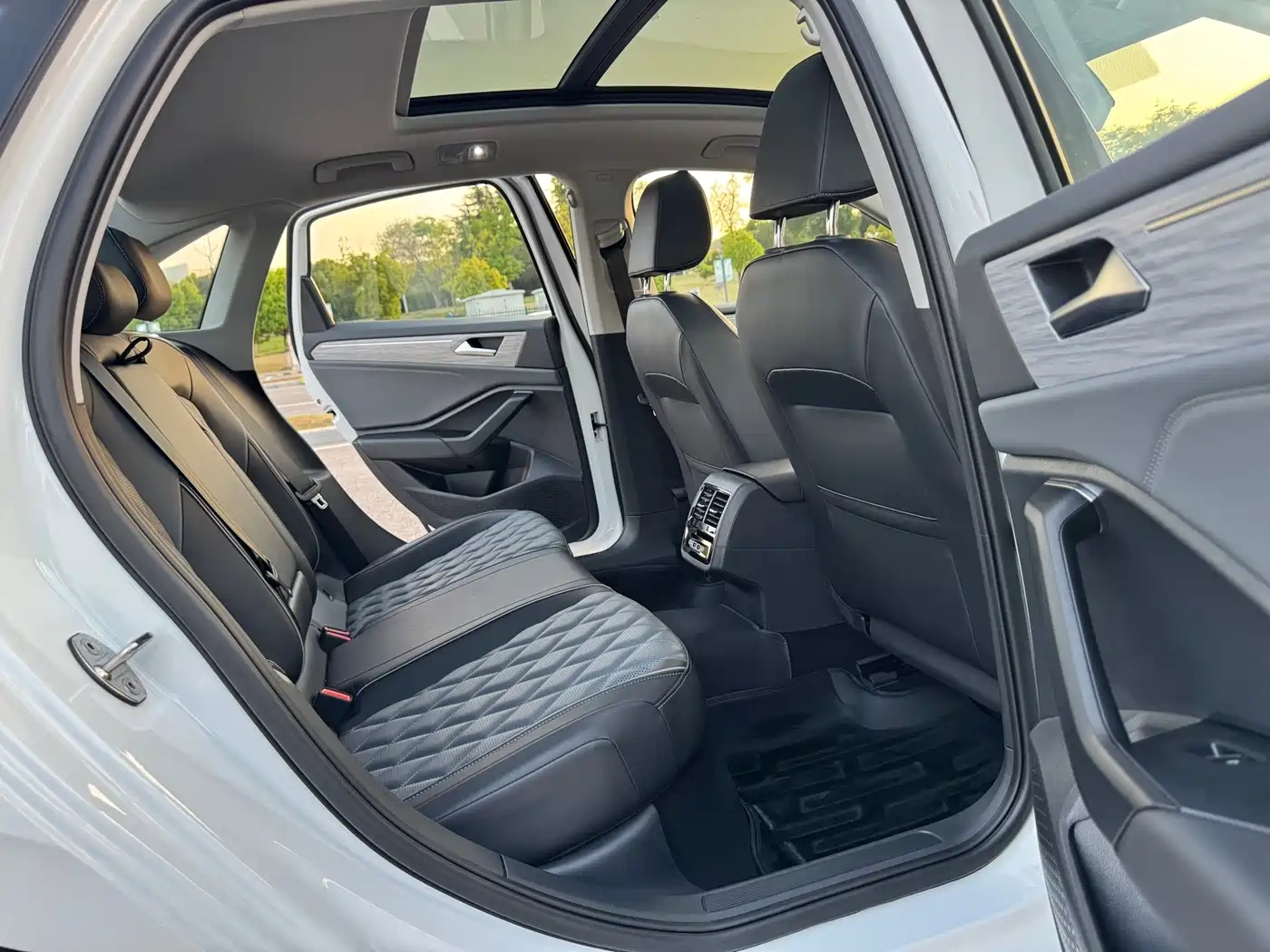 Volkswagen Sagitar 2025 300TSI DSG Surpass Edition