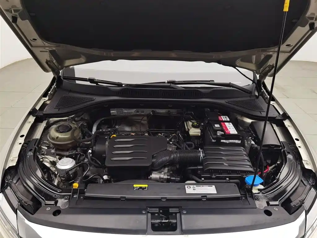 Volkswagen Sagitar 2010 Model 1.4TSI Automatic Technology Edition