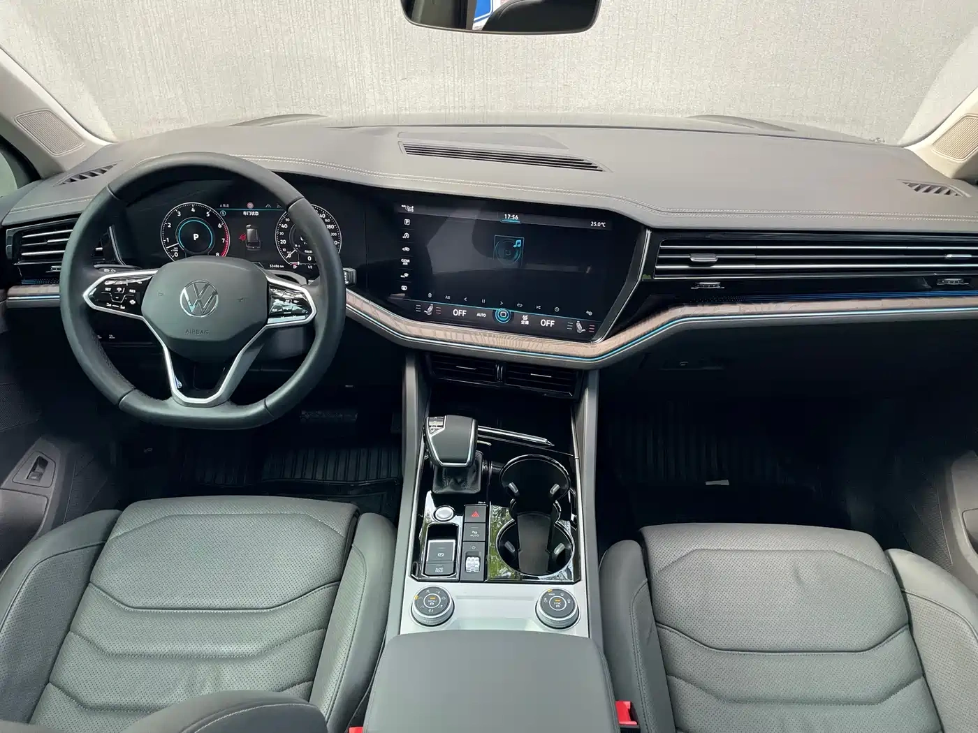 Volkswagen Touareg 2021 3.0TSI R-Line Classic Sport Package