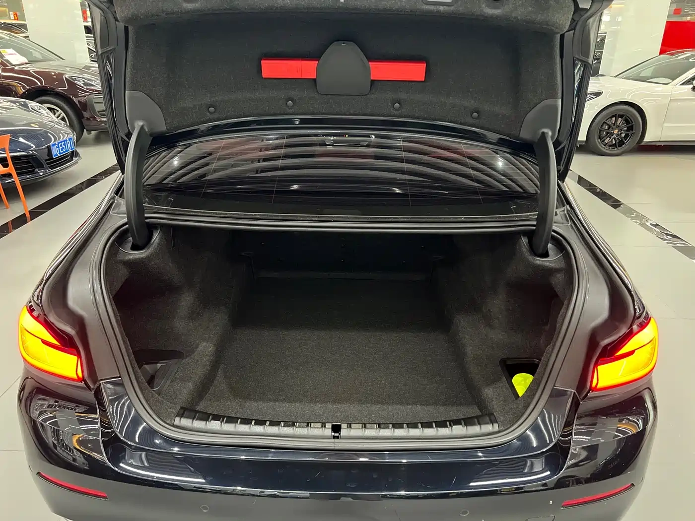 BMW BMW 5 Series 2021 530Li Leading M Sport Package