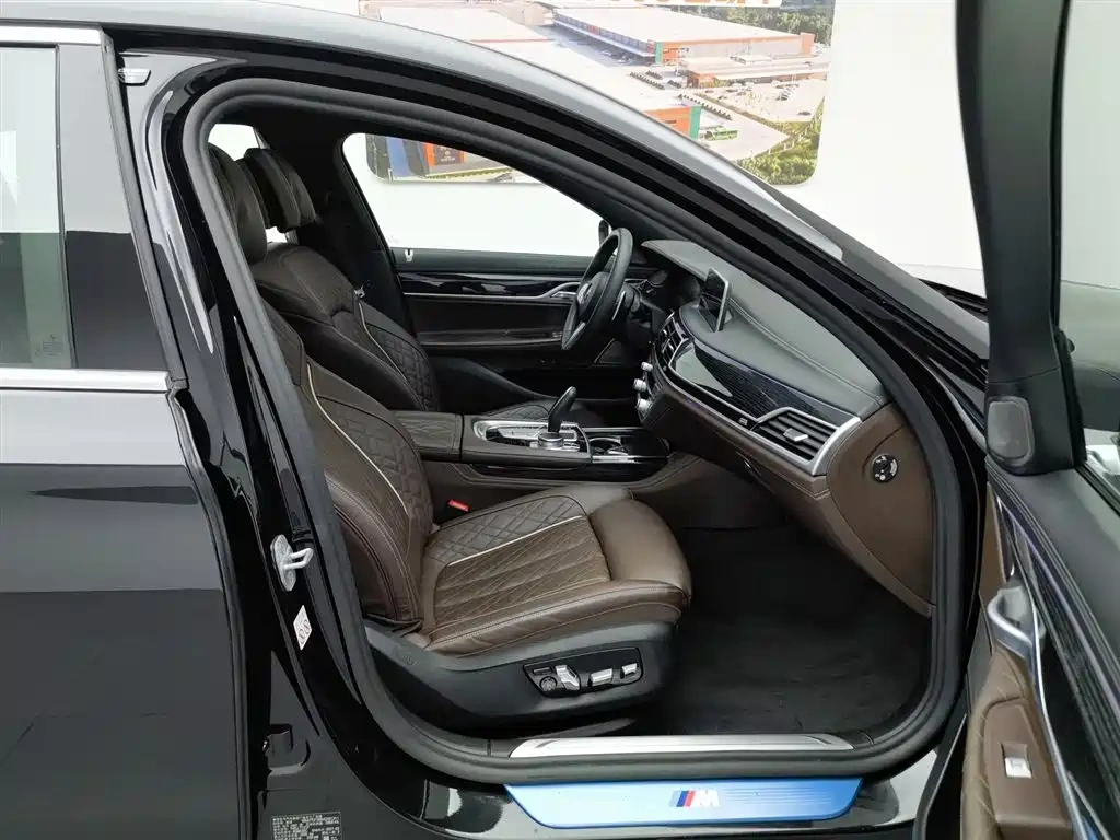 BMW BMW 7 Series 2021 Model 740Li Leading M Sport Package