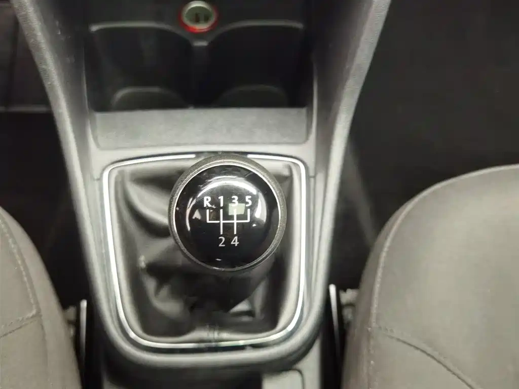 Volkswagen Jetta 2015 Value Edition 1.6L Manual Comfort