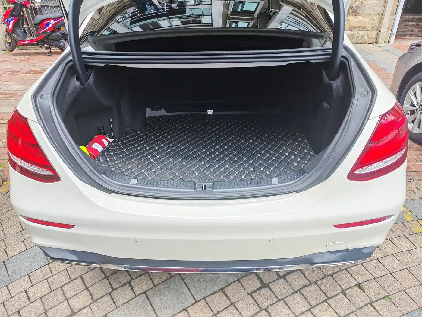 Mercedes-Benz Mercedes-Benz E-Class 2019 Facelift E 300 L Sport Fashion