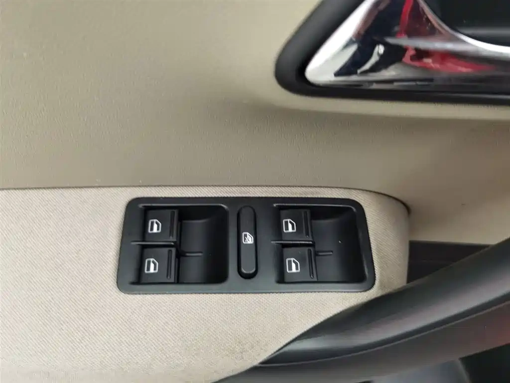 Volkswagen Polo 2011 1.4L Automatic Style Edition