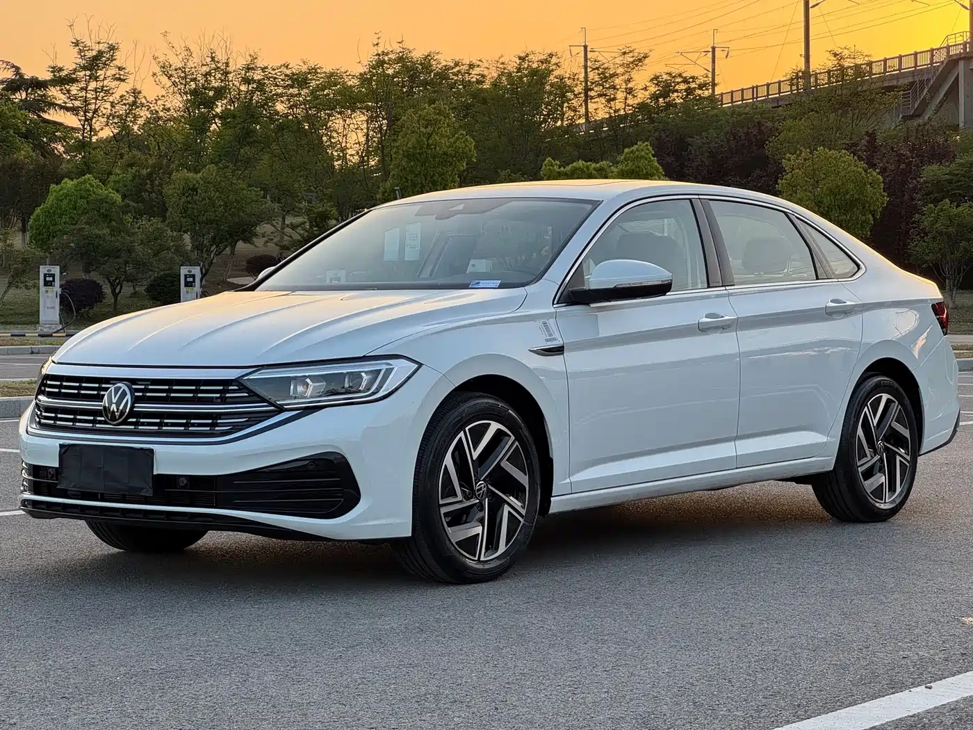 Volkswagen Sagitar 2025 300TSI DSG Surpass Edition