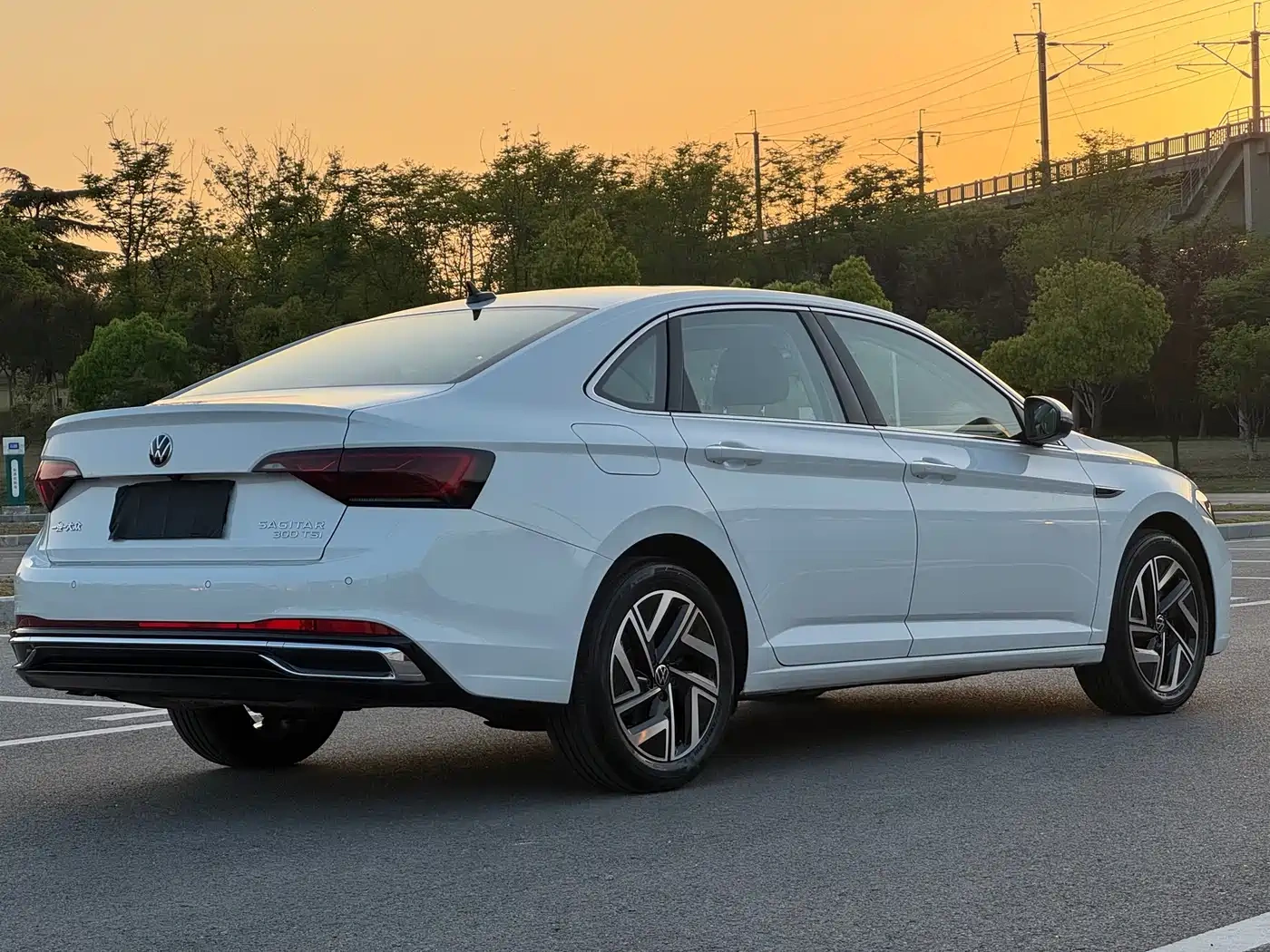 Volkswagen Sagitar 2025 300TSI DSG Surpass Edition