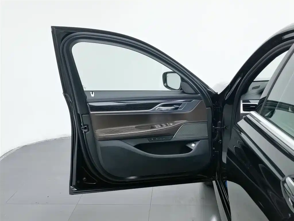 BMW BMW 7 Series 2021 Model 740Li Leading M Sport Package