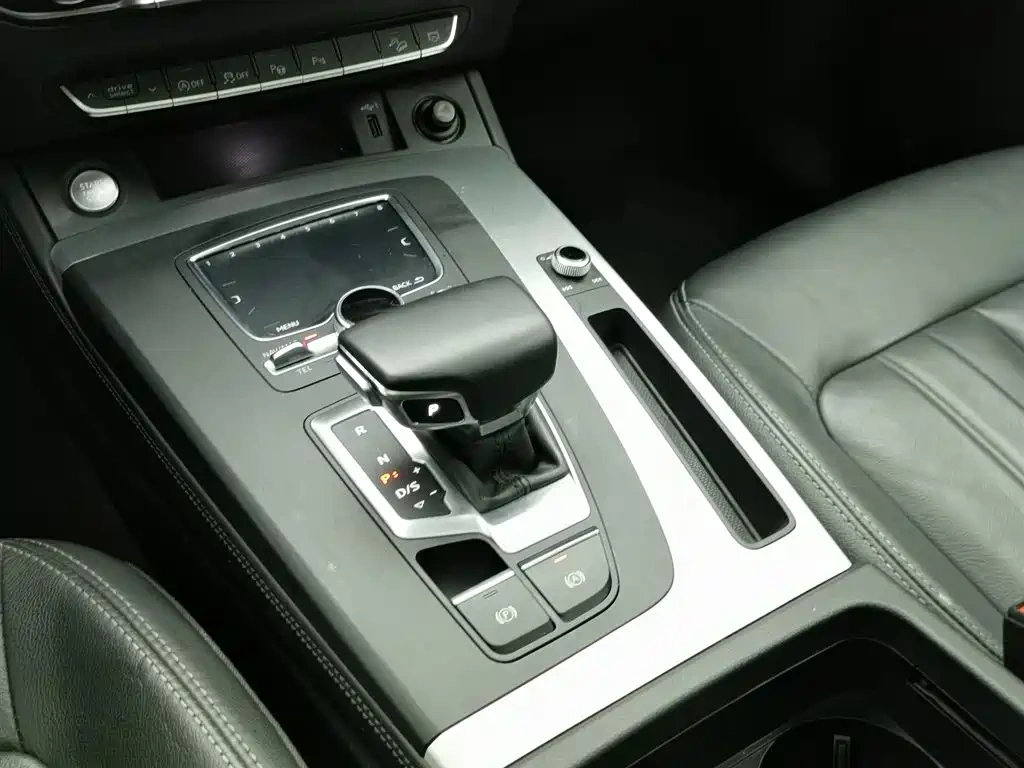 Audi Audi Q5L 2020 Facelift 40 TFSI Honor Fashion