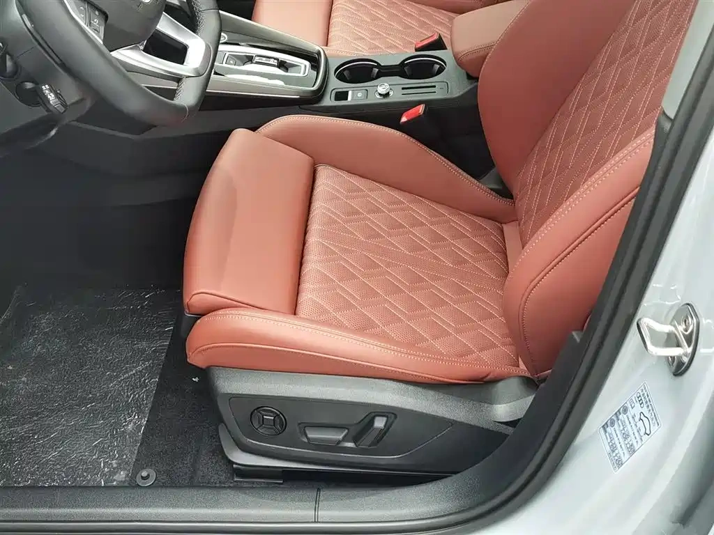 Audi Audi A3 2025 Facelift Sportback 35TFSI Flying Spur Premium + Luxury Selection Package