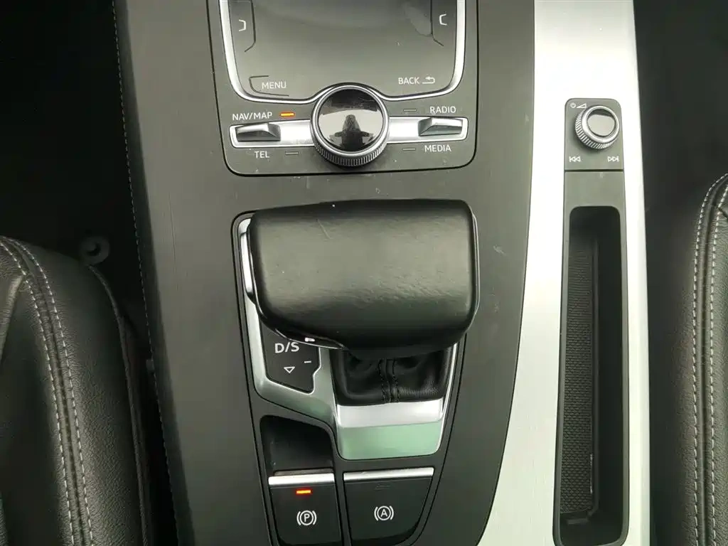 Audi Audi Q5L 2020 Facelift 40 TFSI Honor Fashion