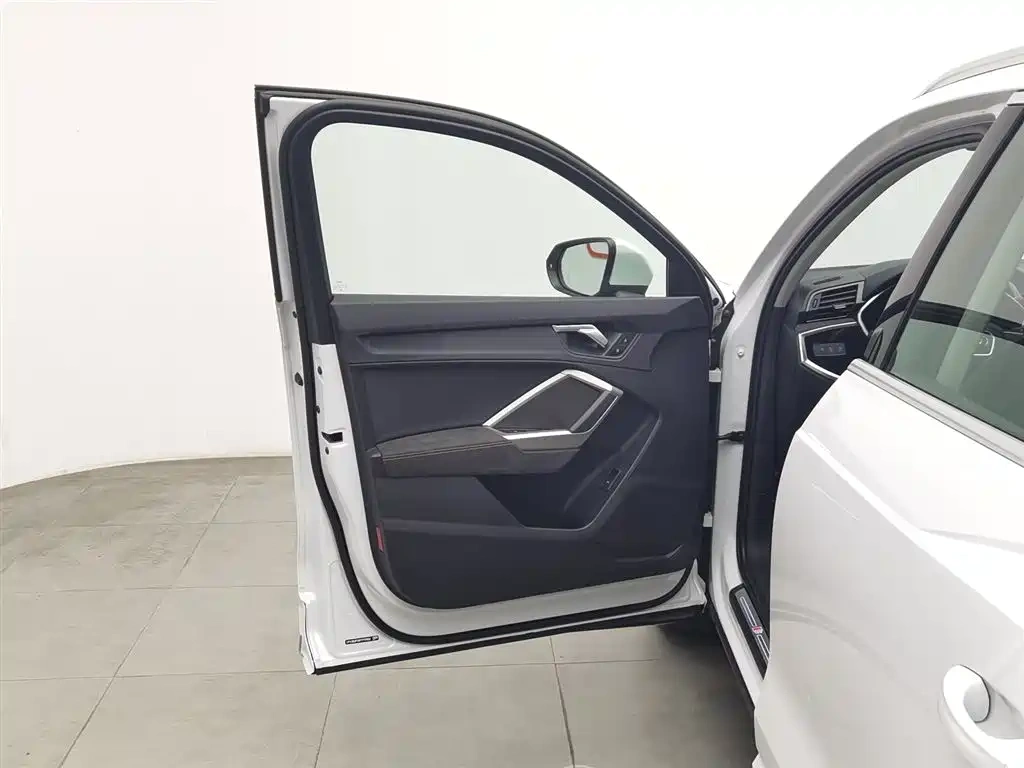 Audi Audi Q3 2023 35 TFSI Fashion Dynamic Model (1.5T)