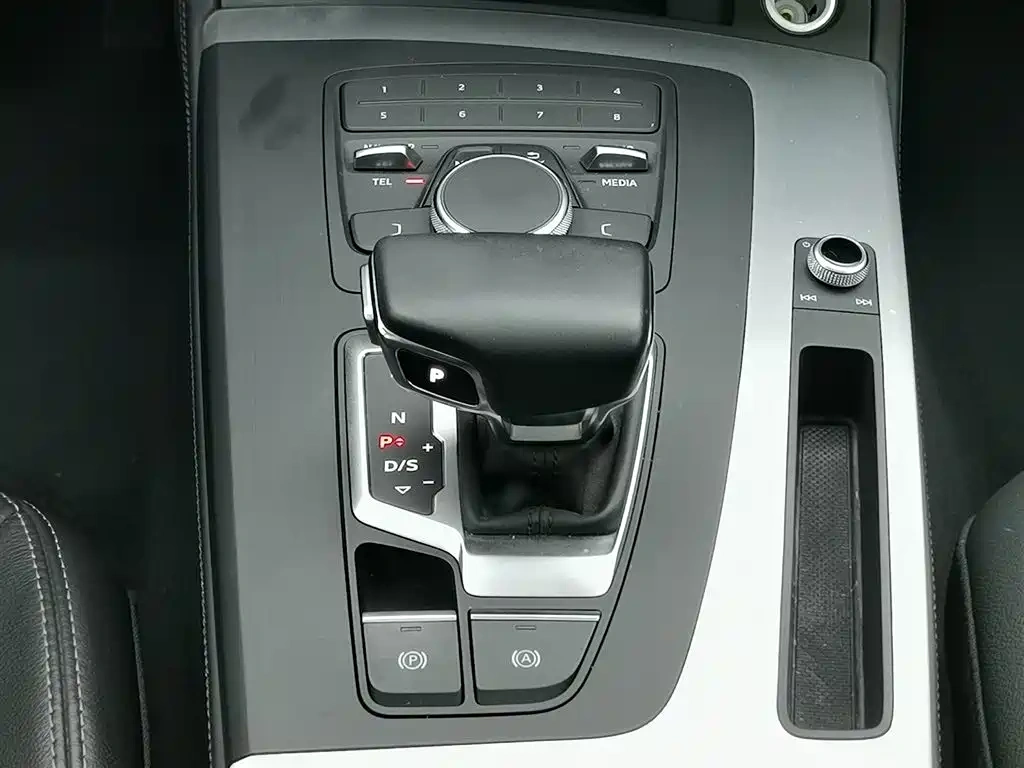 Audi Audi Q5L 2020 Facelift 40 TFSI Honor Progressive