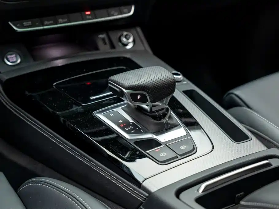 Audi Audi Q5L 2025 Model Year Facelift 45th Anniversary Edition 40 TFSI Luxury Dynamic