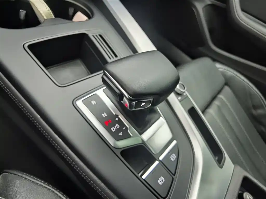 Audi Audi A4L 2022 40 TFSI Luxury Dynamic