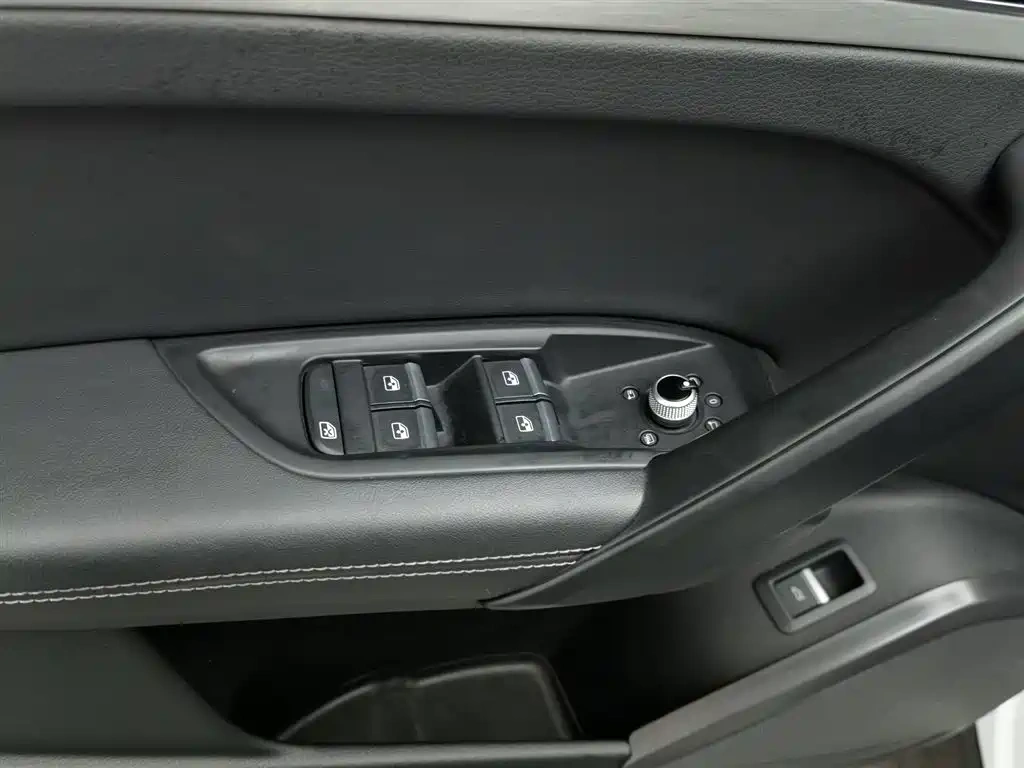 Audi Audi Q5L 2020 Facelift 40 TFSI Honor Fashion