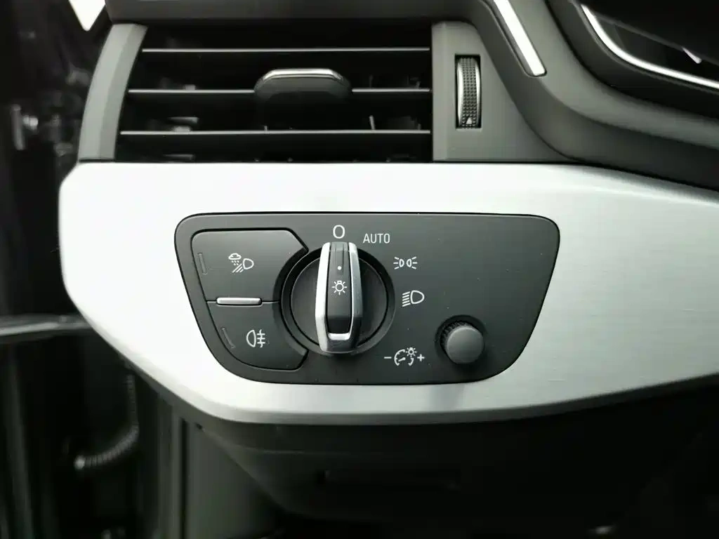 Audi Audi A4L 2022 40 TFSI Luxury Dynamic