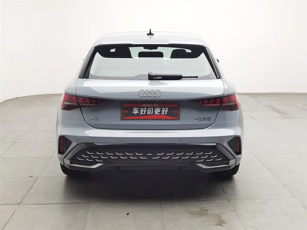 Audi Audi A3 2025 Facelift Sportback 35TFSI Flying Spur Premium + Luxury Selection Package