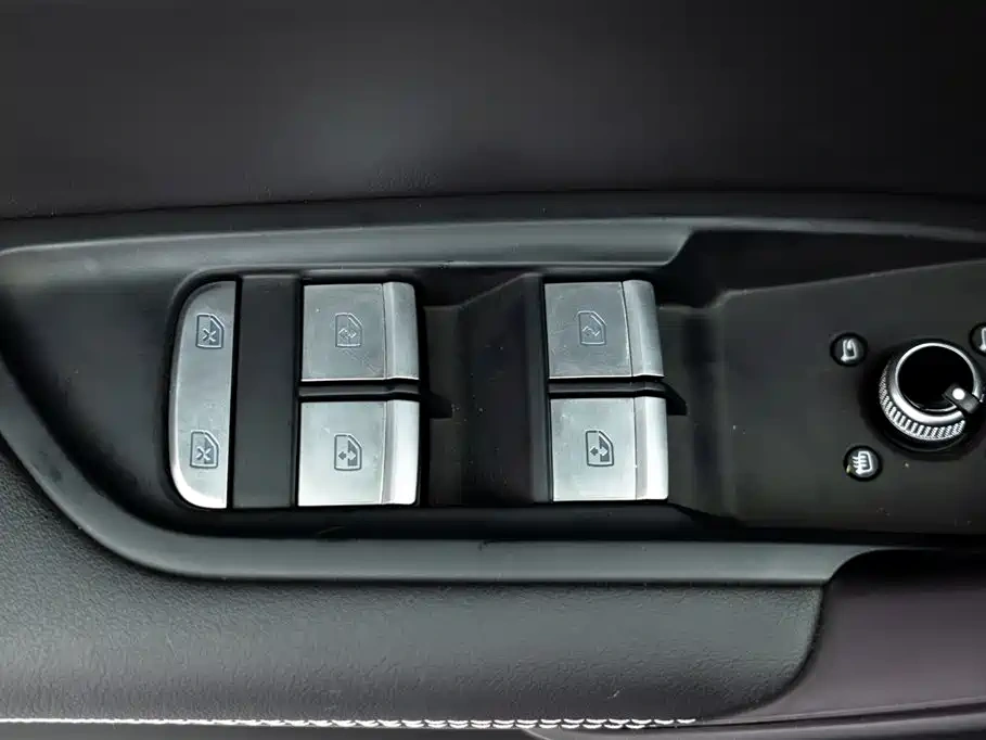 Audi Audi Q5L 2025 Model Year Facelift 45th Anniversary Edition 40 TFSI Luxury Dynamic
