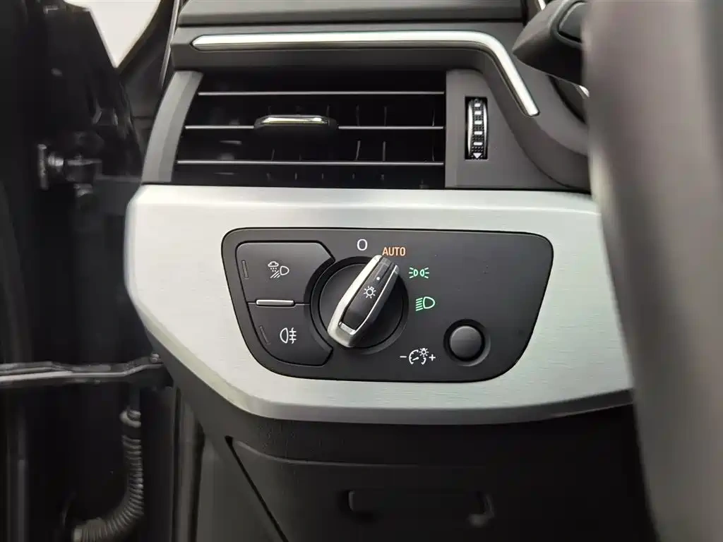 Audi Audi A4L 2022 40 TFSI Luxury Dynamic