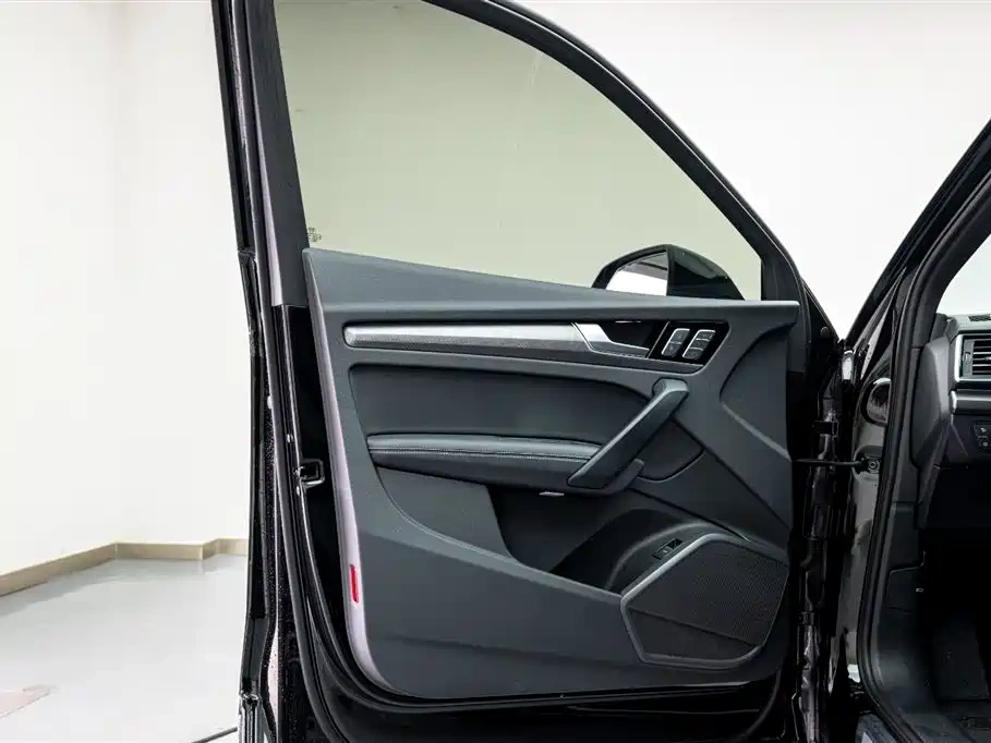 Audi Audi Q5L 2025 Model Year Facelift 45th Anniversary Edition 40 TFSI Luxury Dynamic
