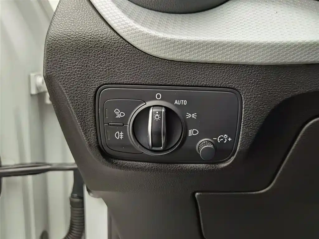 Audi Audi Q2L 2018 35 TFSI Fashion Elegance China V