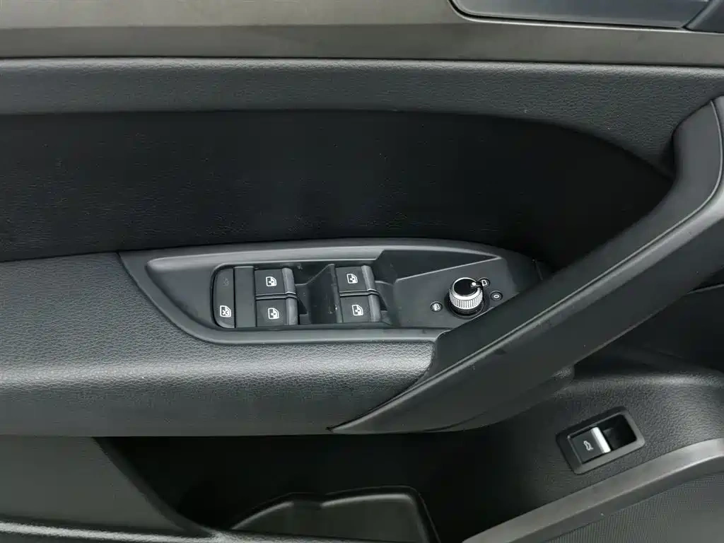 Audi Audi Q5L 2018 40 TFSI Premium Progressive China VI