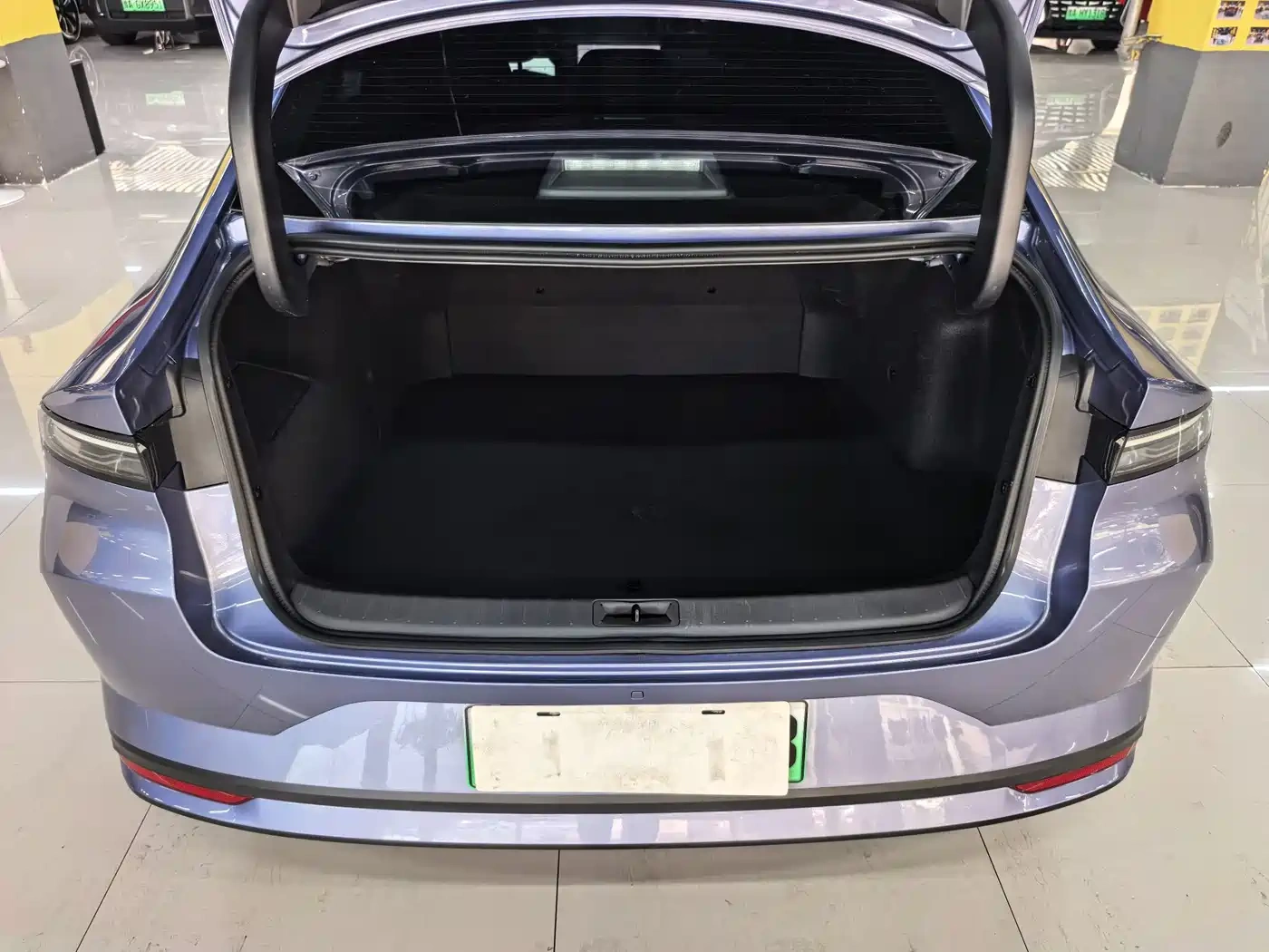 Nissan Nissan N6 2025 Mid Configuration